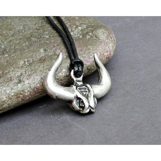 Ανδρικό κολιέ με κεφαλή ταύρου