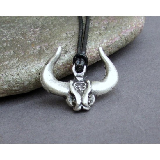 Ανδρικό κολιέ με κεφαλή ταύρου
