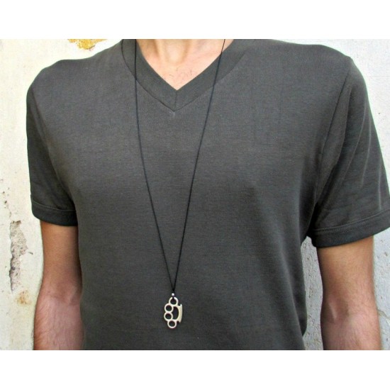 Ανδρικό μενταγιόν σιδερογροθιά