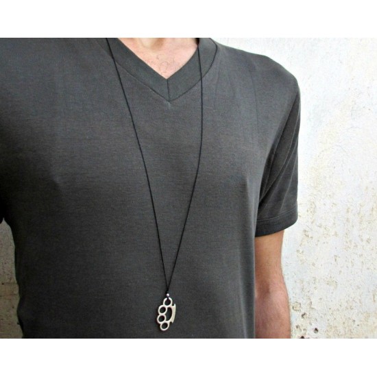 Ανδρικό μενταγιόν σιδερογροθιά