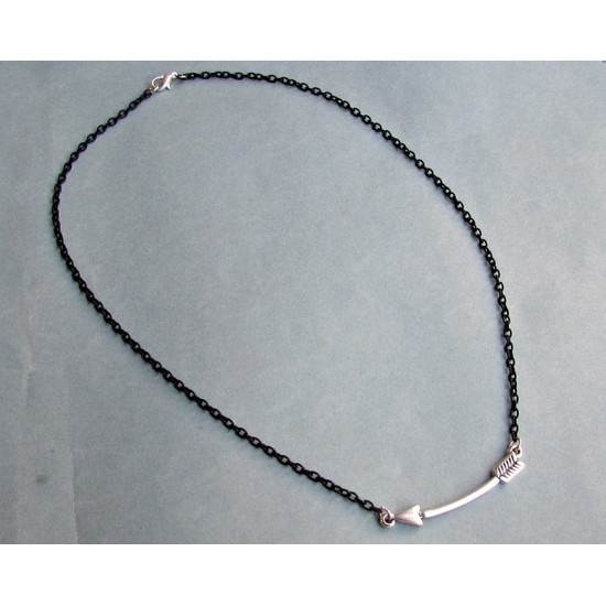 Κολιέ με πλαγιαστό βέλος και κοντή αλυσίδα