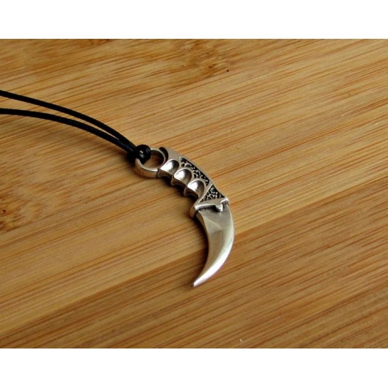 Κολιέ με μαχαίρι