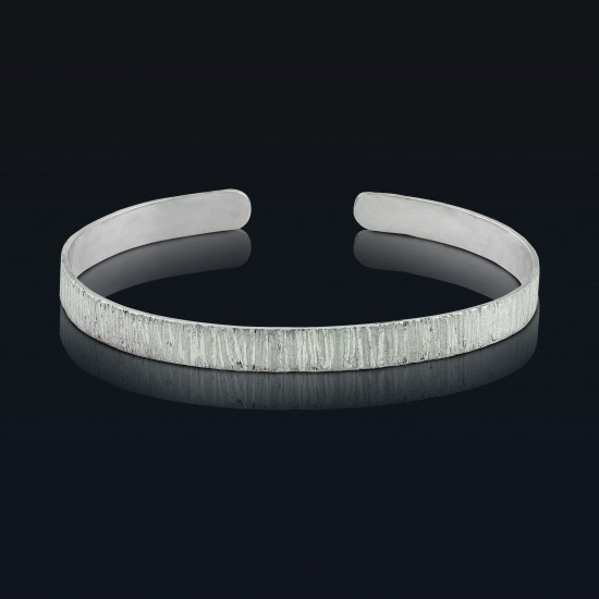 Βραχιόλι χειροπέδα με ματ φινίρισμα από μασίφ ασήμι 925