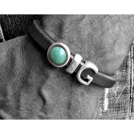 Δερμάτινο βραχιόλι με μαύρο δέρμα, πέτρα όνυχα και αρχικό γράμμα