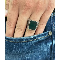 Ανδρικό δαχτυλίδι από μασίφ ασήμι 925 με μαιάνδρους στη γάμπα και πέτρα αιματοστάτη