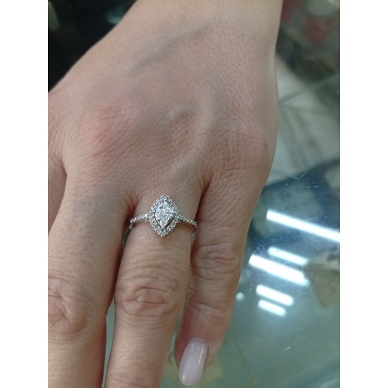 Λευκόχρυσο δαχτυλίδι με μπριγιάν κέντρο σχήμα δάκρυ